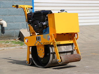 適合公路養(yǎng)護的小型壓路機真的挺不錯！