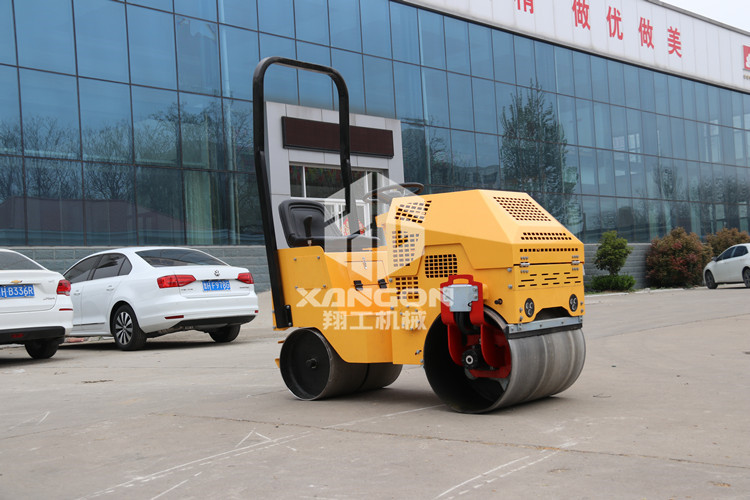 小型壓路機(jī)配重松動(dòng)的原因是什么？4個(gè)細(xì)節(jié)告訴你