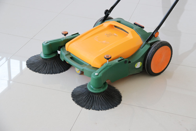 工廠地面選擇掃地機還是洗地機比較合適？