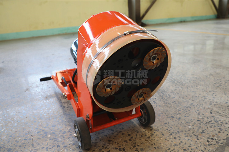 選購(gòu)地坪研磨機(jī)，除了質(zhì)量外，這一點(diǎn)也很重要