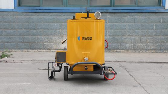瀝青灌縫機(jī)整機(jī)配備發(fā)電機(jī)組，可以提供充足動(dòng)力